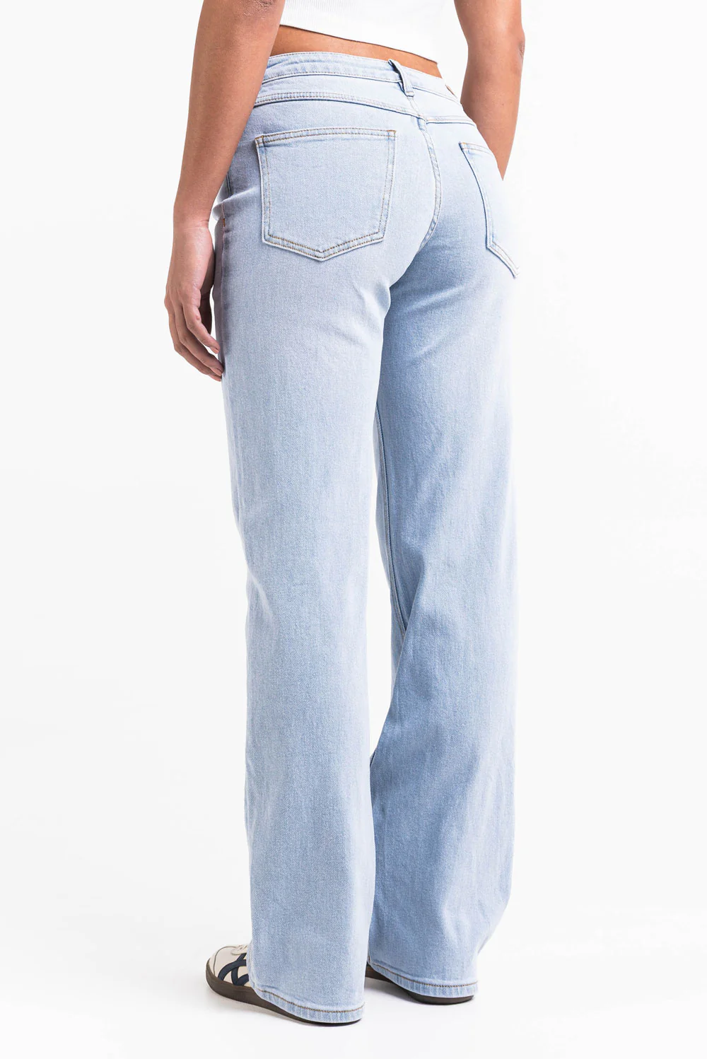 Dina 02Low Raka Jeans - Bleach Blue - Image 7
