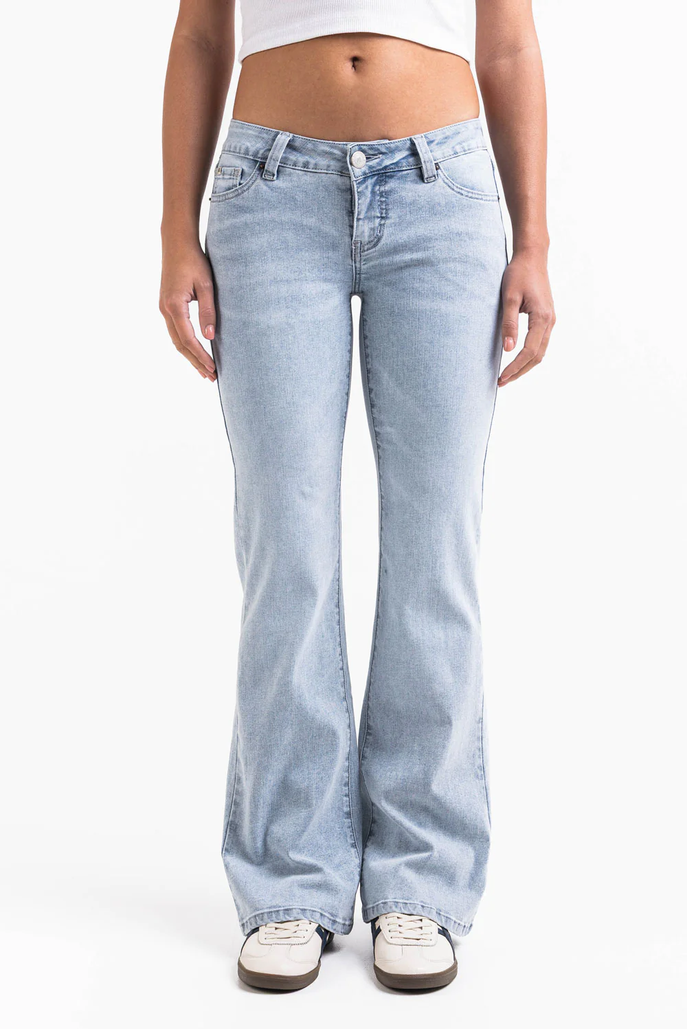 Taylor 02UltraLow Bootcut Jeans - Bleach Blue
