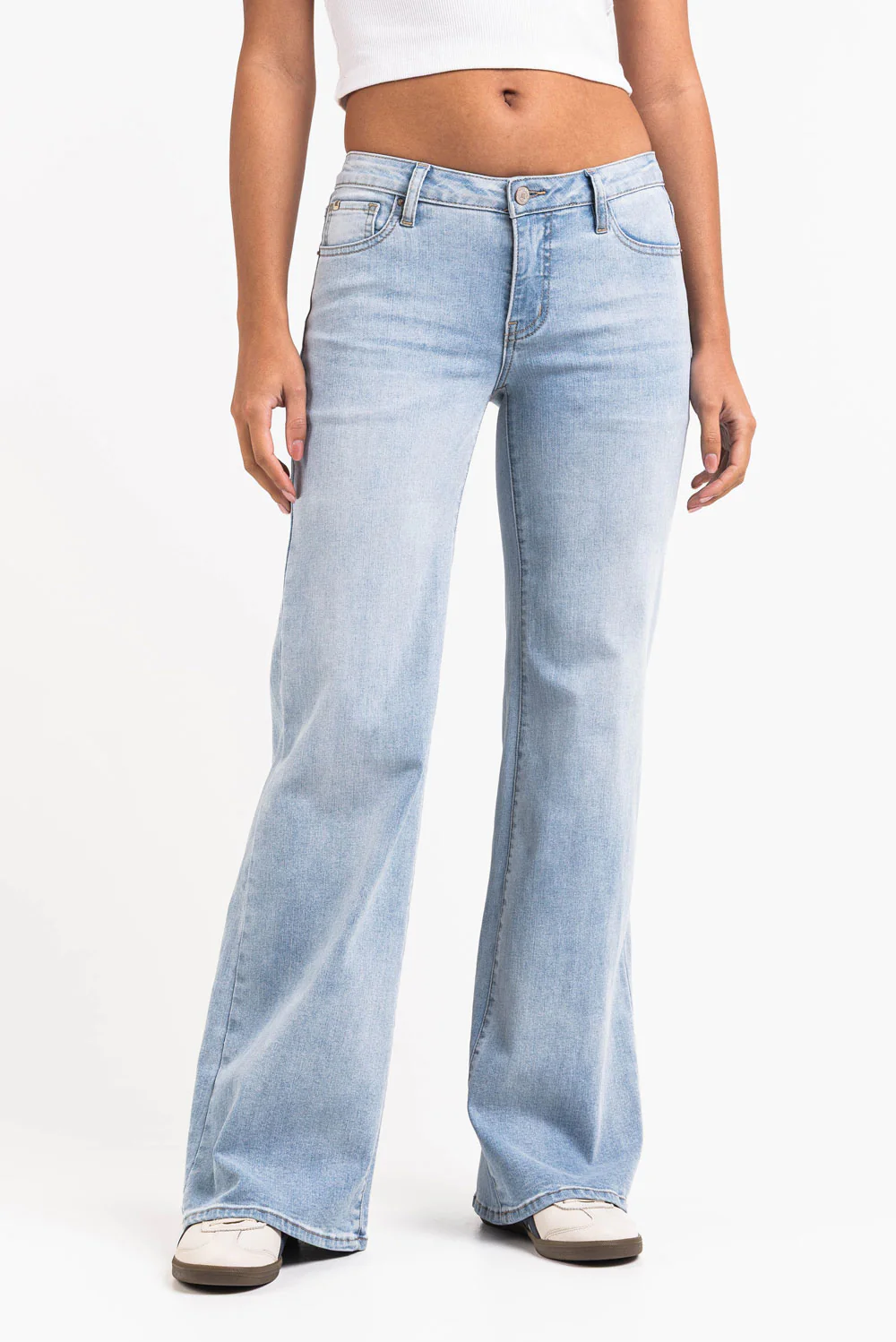Taylor 06Low Flared Jeans - Bleach Blue