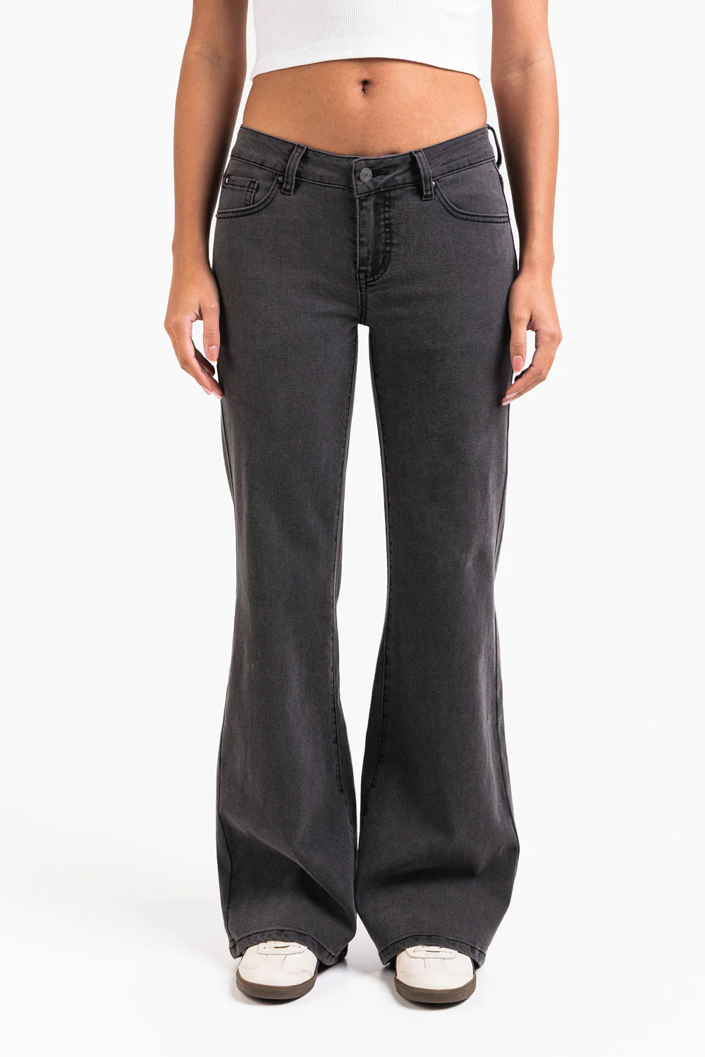 Taylor 06Low Flared Jeans - Washed Black